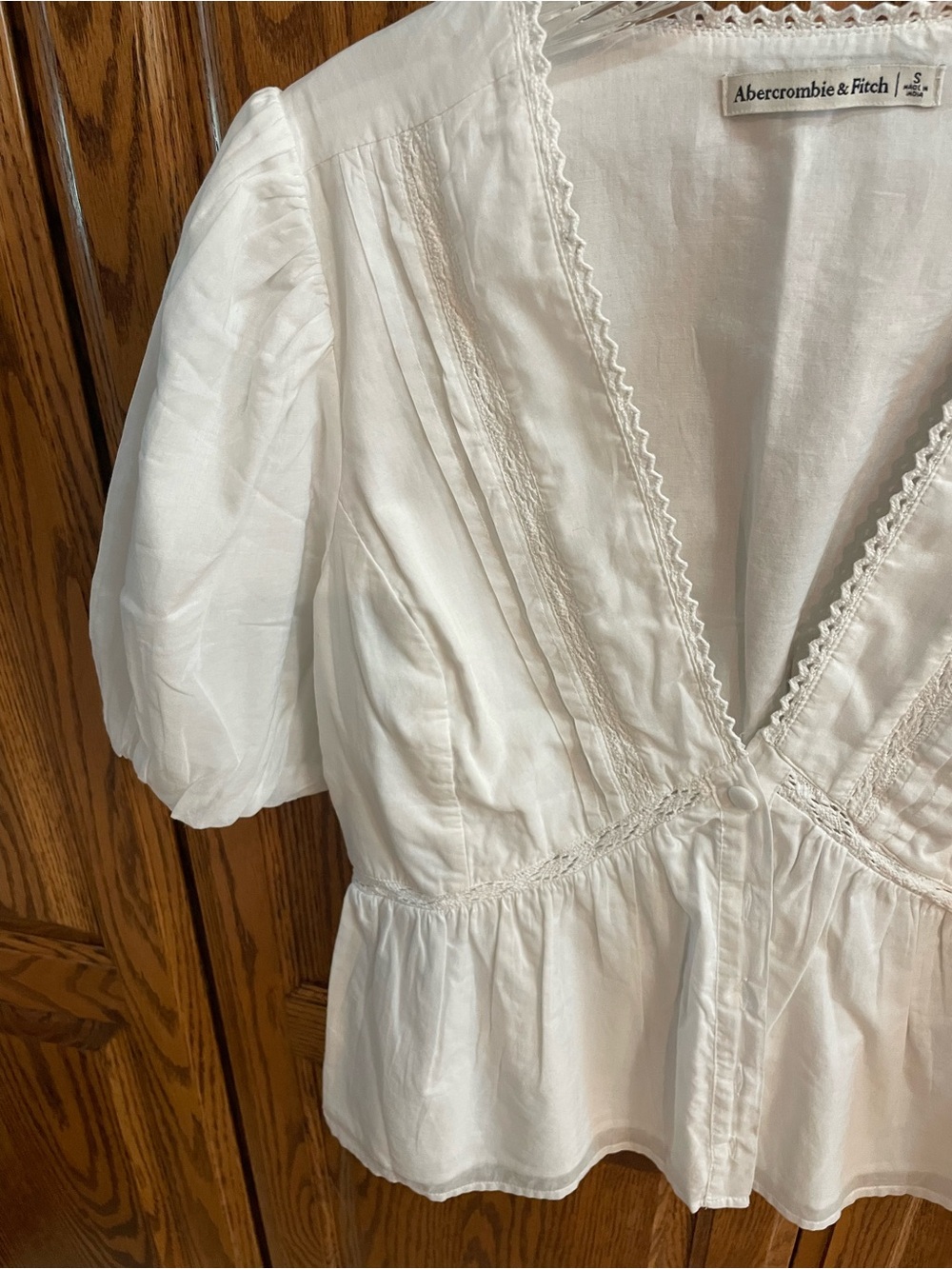 Abercrombie & Fitch White V-Neck Peplum Top with Puff Sleeves - Picture 4 of 6